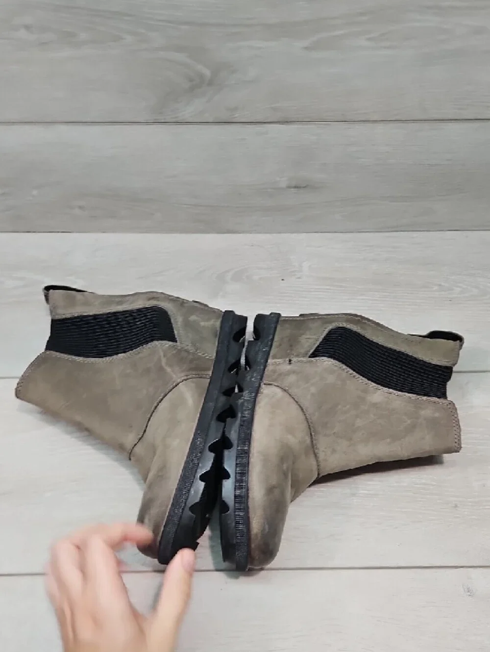 Sorel Taupe Leather Wedge Chelsea Ankle Boots Shoes Sz 7M